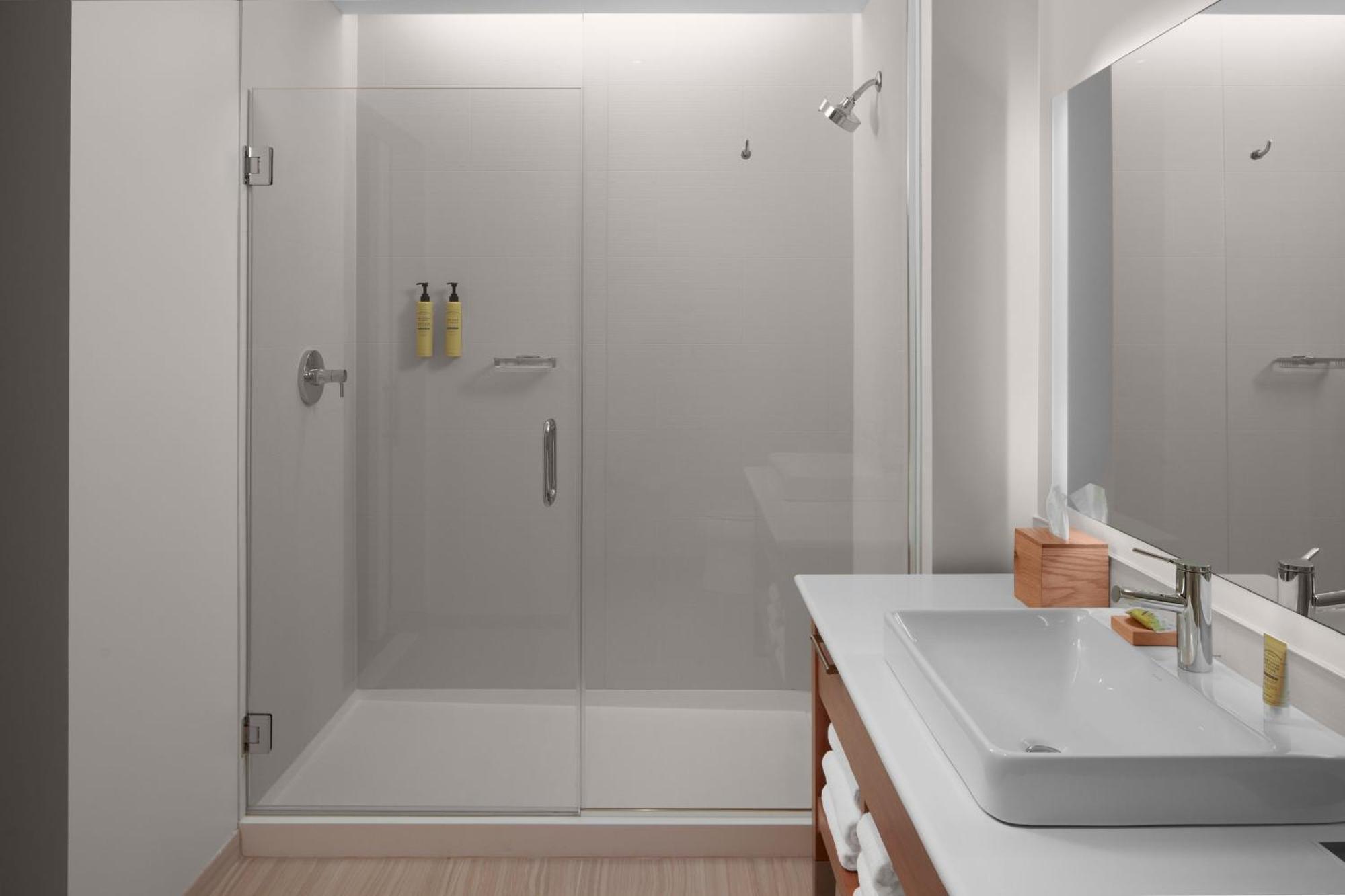 Отель Element Charlotte Uptown Экстерьер фото