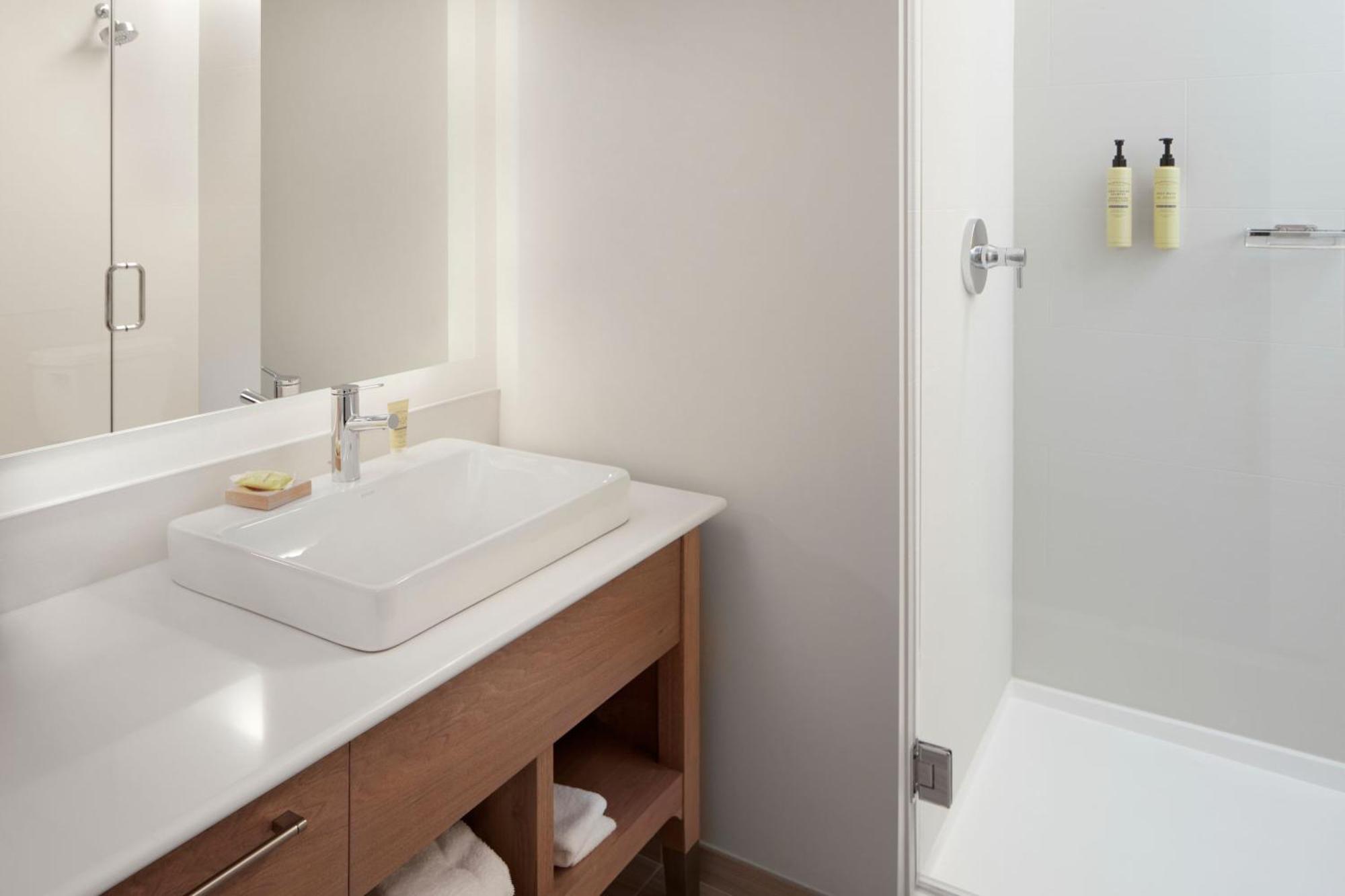 Отель Element Charlotte Uptown Экстерьер фото